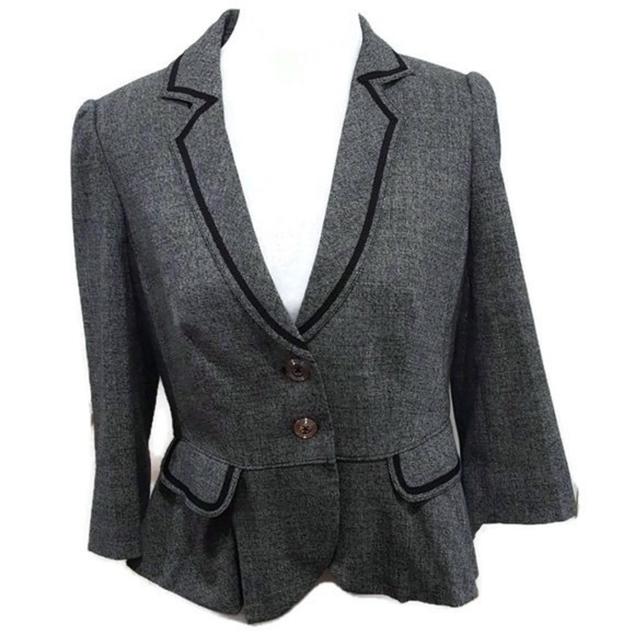 White House Black Market Jackets & Blazers - White House Black Market 2 Button Blazer Size 6